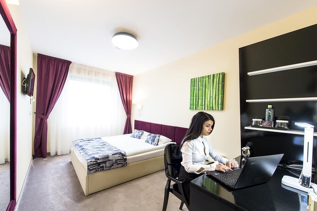 ビジネス ホテル カンファレンス センター ＆ スパ Târgu-Mureş エクステリア 写真
